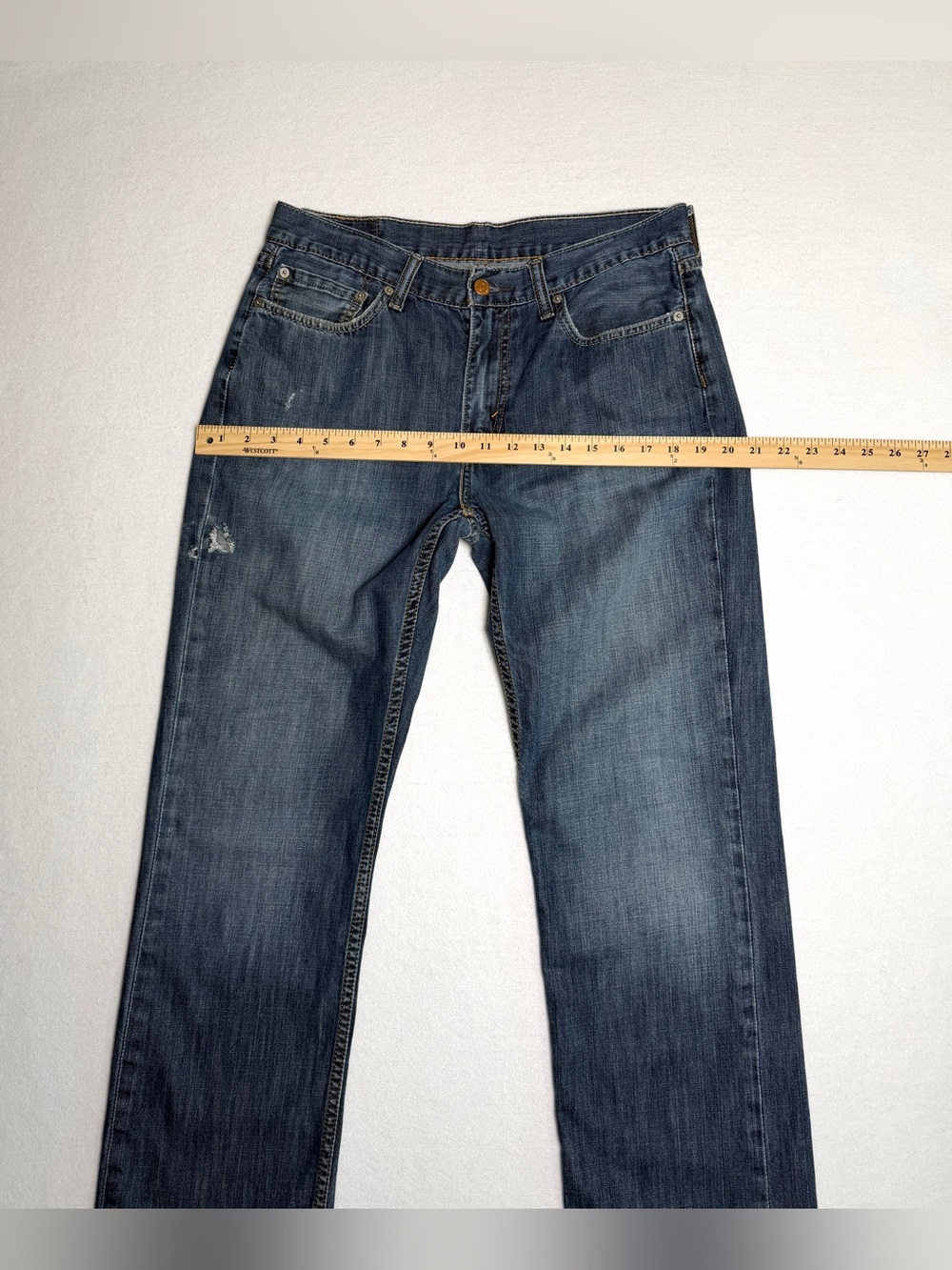 Levi's 514 Straight Fit Jeans Medium Wash Actual Size 32X31 READ DESCRIPTION - Picture 9 of 15